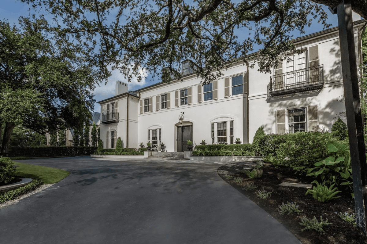 Rephrase single title from this title A Founding CEO’s .2 Million River Oaks Mansion Brings Ashley Longshore Art Wonders . And it must return only title i dont want any extra information or introductory text with title e.g: ” Here is a single title:”